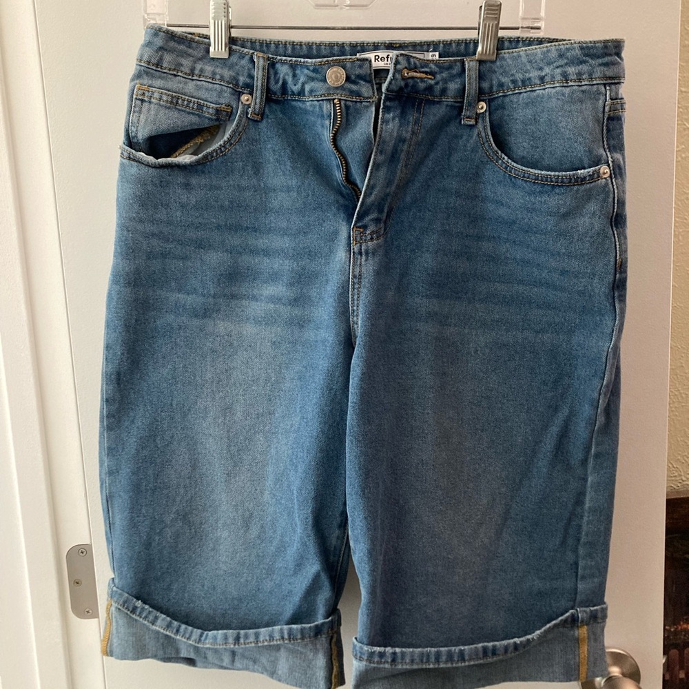 Refrain Women's Classic Blue Denim Shorts